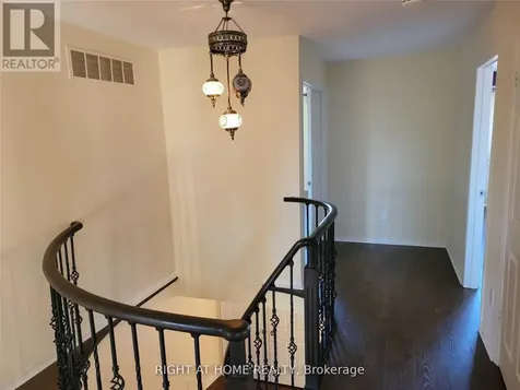 1080 Glenashton Drive Oakville (wc Wedgewood Creek) ON L6H 4B9