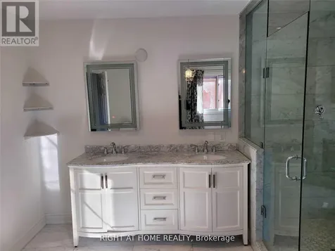 1080 Glenashton Drive Oakville (wc Wedgewood Creek) ON L6H 4B9