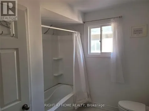 1080 Glenashton Drive Oakville (wc Wedgewood Creek) ON L6H 4B9