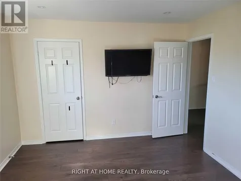 1080 Glenashton Drive Oakville (wc Wedgewood Creek) ON L6H 4B9