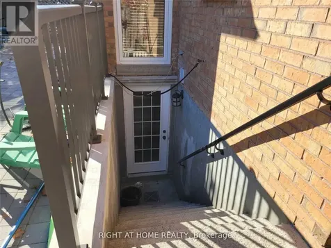 1080 Glenashton Drive Oakville (wc Wedgewood Creek) ON L6H 4B9