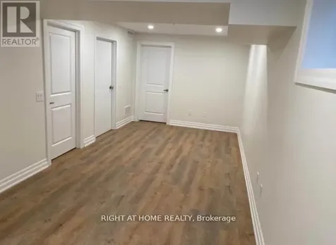 1080 Glenashton Drive Oakville (wc Wedgewood Creek) ON L6H 4B9