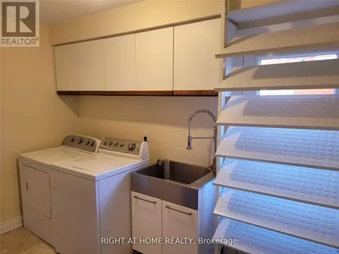 1080 Glenashton Drive Oakville (wc Wedgewood Creek) ON L6H 4B9