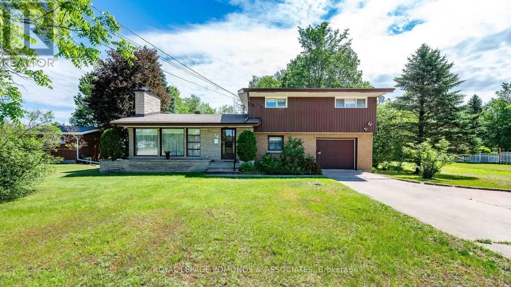 28 Barry Street Laurentian Valley ON K8A 7L5
