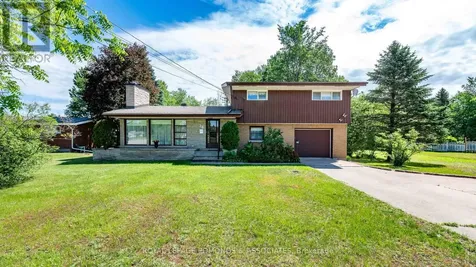 28 Barry Street Laurentian Valley ON K8A 7L5