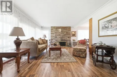 28 Barry Street Laurentian Valley ON K8A 7L5