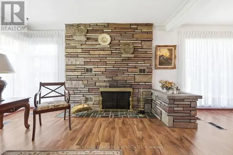 28 Barry Street Laurentian Valley ON K8A 7L5