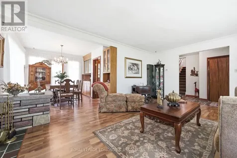 28 Barry Street Laurentian Valley ON K8A 7L5