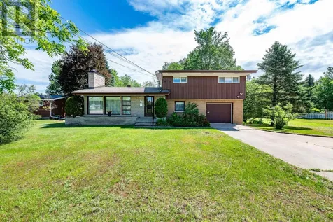 28 Barry Street Laurentian Valley ON K8A 7L5