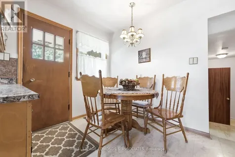 28 Barry Street Laurentian Valley ON K8A 7L5