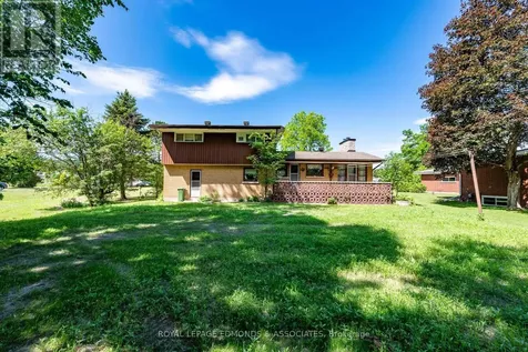 28 Barry Street Laurentian Valley ON K8A 7L5