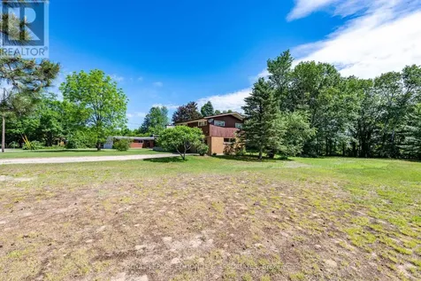 28 Barry Street Laurentian Valley ON K8A 7L5