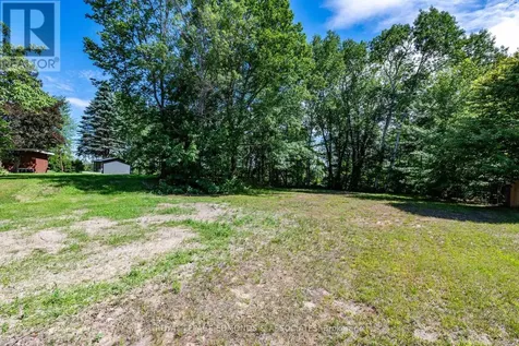 28 Barry Street Laurentian Valley ON K8A 7L5