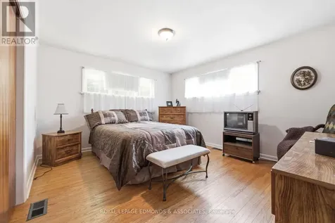 28 Barry Street Laurentian Valley ON K8A 7L5