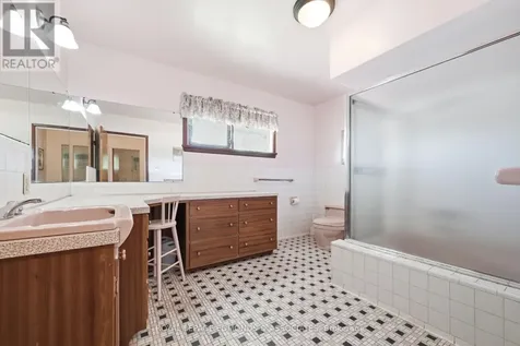 28 Barry Street Laurentian Valley ON K8A 7L5