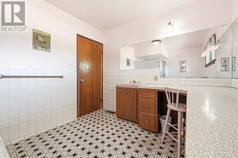 28 Barry Street Laurentian Valley ON K8A 7L5