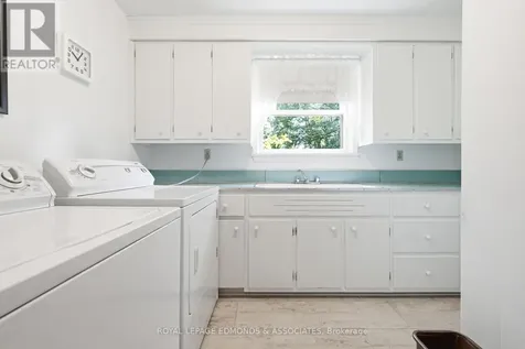 28 Barry Street Laurentian Valley ON K8A 7L5