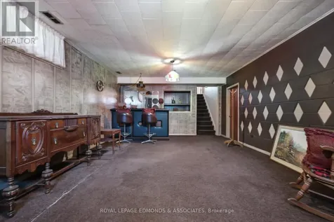 28 Barry Street Laurentian Valley ON K8A 7L5