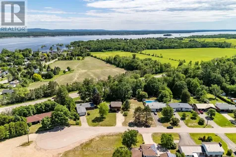 28 Barry Street Laurentian Valley ON K8A 7L5
