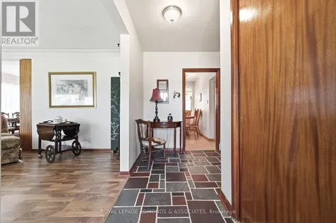28 Barry Street Laurentian Valley ON K8A 7L5