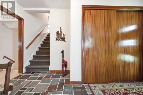 28 Barry Street Laurentian Valley ON K8A 7L5