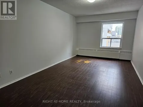 1801 Eglinton Avenue West Toronto (oakwood Village) ON M6E 2H7