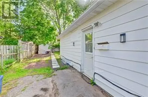 53 Helene Crescent Waterloo ON N2L 5E6