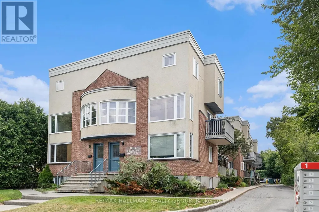 1204 Shillington Avenue Ottawa ON K1Z 7Z4