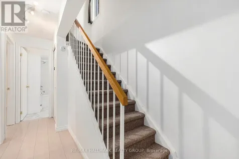 1204 Shillington Avenue Ottawa ON K1Z 7Z4