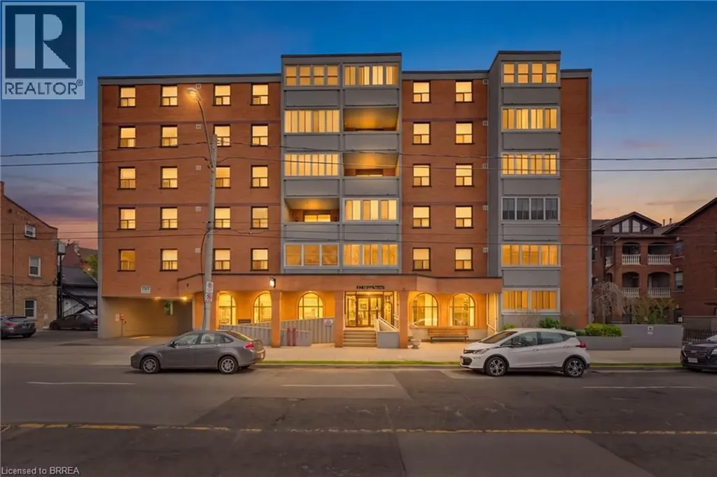 23 Main Street Dundas ON L9H 2P7