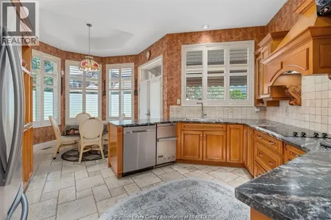 490 Shoreview Windsor ON N8P 1M7