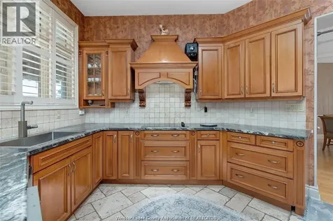490 Shoreview Windsor ON N8P 1M7