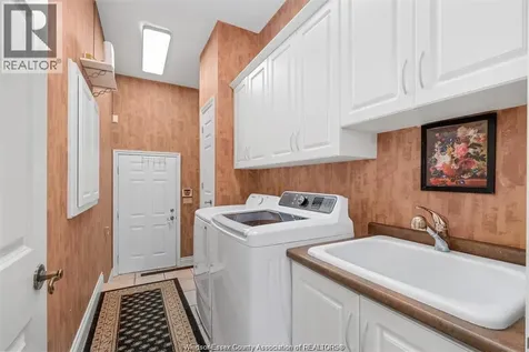 490 Shoreview Windsor ON N8P 1M7