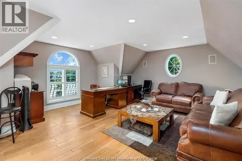 490 Shoreview Windsor ON N8P 1M7