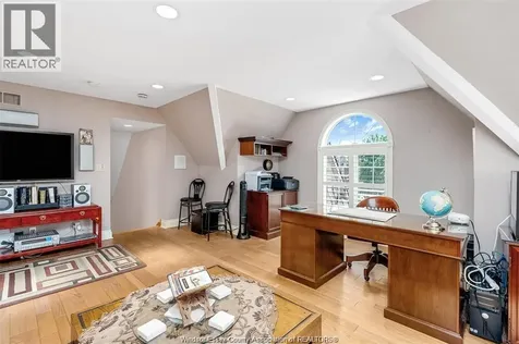490 Shoreview Windsor ON N8P 1M7