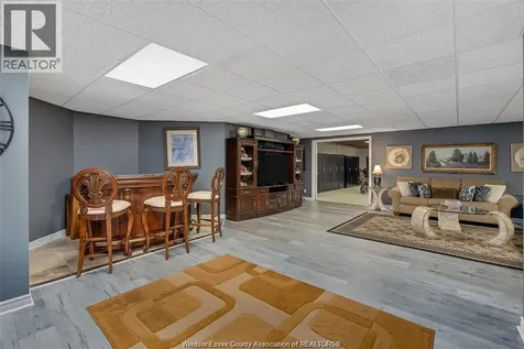 490 Shoreview Windsor ON N8P 1M7