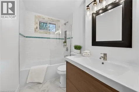 167 Darlington Drive Hamilton ON L9C 2M4
