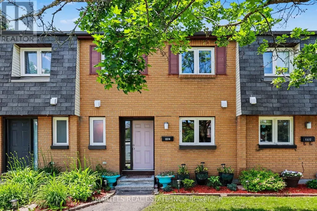 1374 Cedarcroft Crescent Ottawa ON K1B 5C9