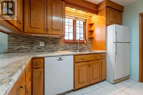 15 Detroit Drive Chatham ON N7M 2M2