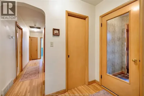 273 Henkel Place Windsor ON N8Y 2E8