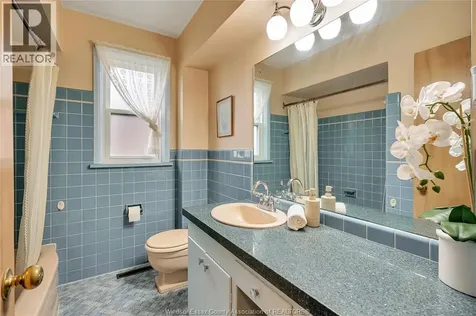 273 Henkel Place Windsor ON N8Y 2E8