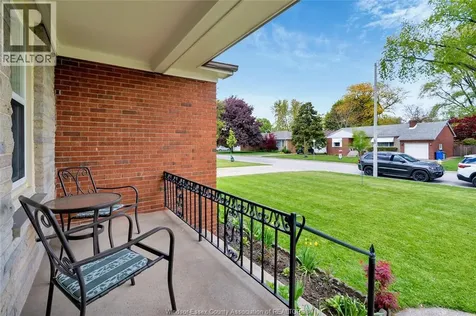273 Henkel Place Windsor ON N8Y 2E8