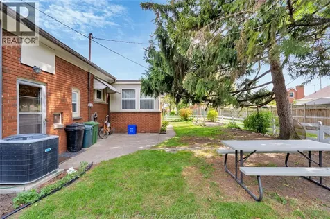 273 Henkel Place Windsor ON N8Y 2E8