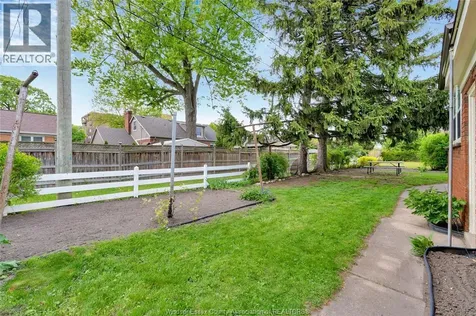 273 Henkel Place Windsor ON N8Y 2E8