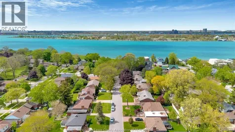273 Henkel Place Windsor ON N8Y 2E8