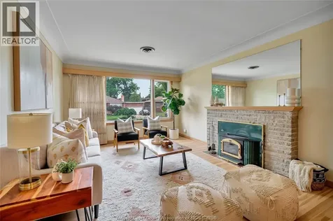 273 Henkel Place Windsor ON N8Y 2E8