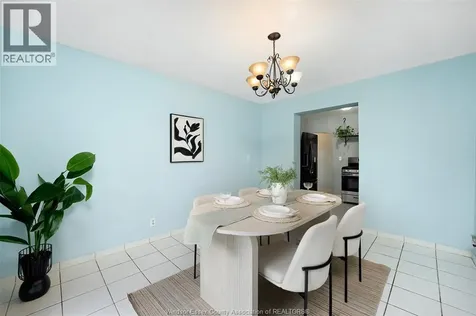 1527 Benjamin Avenue Windsor ON N8X 4N3