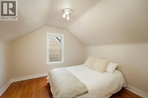 1527 Benjamin Avenue Windsor ON N8X 4N3