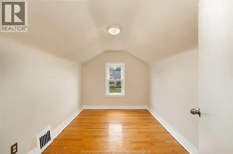 1527 Benjamin Avenue Windsor ON N8X 4N3