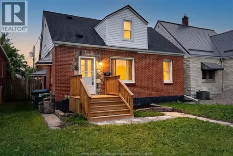 1527 Benjamin Avenue Windsor ON N8X 4N3